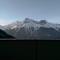 Appartement deux pièces à 100m des remontées vers l'Alpes d'Huez avec vue sur la montagne