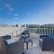 Centric and Modern Penthouse close to Amenities