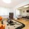 3 room central apartmend 90m2 parking for one car fifth floor and the building does not have an elevator