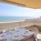 7th floor beachfront apartment with stunning views