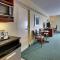 Holiday Inn Resort Orlando - Lake Buena Vista, an IHG Hotel - King Suite With Two Bunk Beds And Pool View