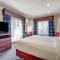 Holiday Inn Express and Suites Oklahoma City North, an IHG Hotel - King Suite - Communicatie En Mobiliteit Toegankelijke Tub