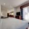 Holiday Inn Express and Suites Oklahoma City North, an IHG Hotel - King Suite Met 1 Slaapkamer
