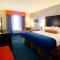 Holiday Inn Express Hotel & Suites Knoxville, an IHG Hotel - Een Slaapkamer King Suite Met Slaapbank