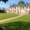 Les Escuries, dépendances du Château