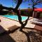Gîtes avec grande piscine et sa terrasse privative