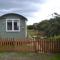 Peaceful Shepherd's Hut next to Horse Field