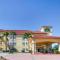 La Quinta Inn Suites by Wyndham Raymondville Harlingen