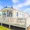 Big Skies Platinum Plus Holiday Home with Wifi, Netflix, Dishwasher, Decking