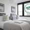 Aisiki Living at Upton Road, Multiple 1, 2, or 3-Bedroom Apartments, King or Twin Beds with Free WiFi & Parking Space
