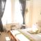 Lovely bright double bedroom in a large apartment free superfast WiFi and free street parking Smart TV in the room