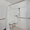 Hotel Indigo Detroit Downtown, an IHG Hotel - Chambre King Standard Avec Douche Roll-In - Accès Mobilité