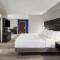 Holiday Inn Express South Portland, an IHG Hotel - King Room - Hoorbaar - Roll-In Douche