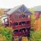 'Mountain Dreams' Cabin: Hot Tub, Sauna & Views!