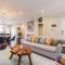 Urban Oasis 3 BDR 2 and Half Baths Queen Sofa Bed in Living room and Free Parking
