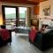 Lodge Cabin with Fabulous Views - Farm Holiday