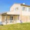 Three-Bedroom Holiday Home in Bonnieux