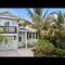 AMI/Holmes Beach - 3/2 Home - Private Heated Pool and Yard - walk to beach