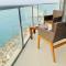 Luxurious 2 bedroom Beachfront Apartment - direct seaview