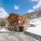 Chalet Himalaya , 10 Person Chalet with 5 ensuite bedrooms and outdoor jacuzzi in Meribel Centre
