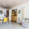 Rose Apartment by Quokka 360 - Refined Two-Bedroom Apartment with Garden