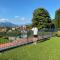Flowers & garden apartment con vista lago