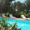 VILLA 6 PERSONNES /PISCINE/CAMPAGNE/TERRAIN DE PETANQUE/15 km BANDOL