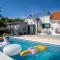 House Diana - heated swimming pool and jacuzzi