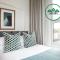Aisiki Stays Apartments at North Finchley, 3-Bedroom & 2-Bathroom, Pet-Friendly Flat, King or Twin beds with FREE Wi-Fi