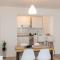 Two Flowers Luxury Apartment