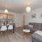 Two Flowers Luxury Apartment