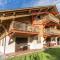 Modern 3 Bed Penthouse Apartment, Balcony & Garage, Close to Village & Ski Bus