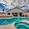 Luxurious House With A Pool, Spa, and Patio, Sleeps 6 Comfortably