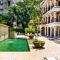 LUXURY 3BR appt, CENTER, 2 min to BEACH, hi-speed wifi