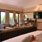 LUXURY EN-SUITE ROOM WITH LOUNGE @ 4 STAR GUEST HOUSE