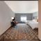 Holiday Inn - Erie, an IHG Hotel - Queen Room Met Twee Queen Bedden En Mobility Toegankelijke Tub