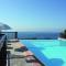 La Pinède le Lavandou appartement rez de jardin accès direct plage piscine