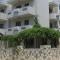 Captain Yiannis Studios & Apartments