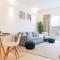 Modern One Bedroom Flat with Kitchen by LovelyStay