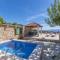 Villa Mate - with pool
