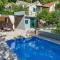 Stone house Nikola with heated pool