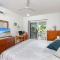 Modern 2 bedroom townhouse - Four Mile Beach Escapes