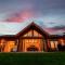 Cuddfan Lodge on a Beautiful Lake