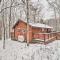 Dog-Friendly Poconos Cabin about 15 Mi to Skiing!