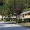Camping Le Jardin - chalets, bungalows et emplacements nus pour des vacances nature le long de la rivière le Gijou