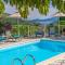 Villa Regina -Hidden Eden with Treehouse & Heated Pool