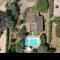 Villa privée dans un cadre verdoyant , piscine et grand jardin