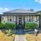 HOLIDAYS ON LOVE STREET / HUNTER VALLEY