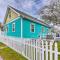Galveston ‘Blue Bungalow’ - Walk to Beach!