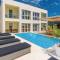 One-Bedroom Apartment In Vir